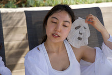 Load image into Gallery viewer, Sea the Radiance Plumping Face Mask
