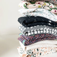 Load image into Gallery viewer, Hot & Cold Therapy Neck Wrap - Peach Bella Floral