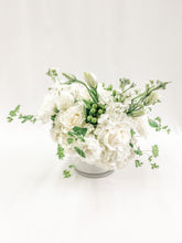 Load image into Gallery viewer, White Signature Arrangement