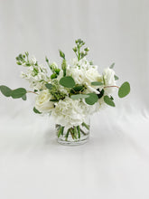 Load image into Gallery viewer, White Signature Arrangement