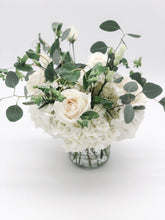 Load image into Gallery viewer, White Signature Arrangement
