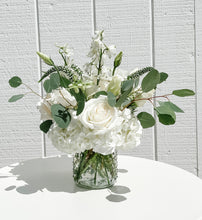 Load image into Gallery viewer, White Signature Arrangement