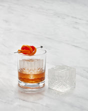 Load image into Gallery viewer, Crystal Cocktail Ice Cube Silicone Ice Tray
