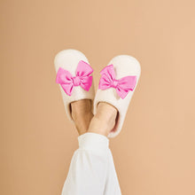 Load image into Gallery viewer, Fuzzy Slippers - Hot Pink Bow
